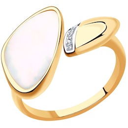 Кольцо из золота с бриллиантами и дуплетом из натурального кварца и перламутра 1011884-5