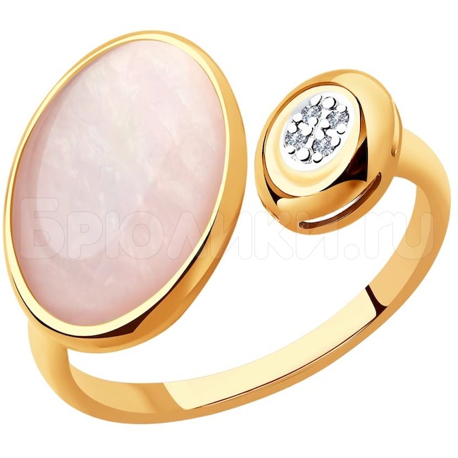 Кольцо из золота с бриллиантами и дуплетом из натурального кварца и перламутра 1011886-7