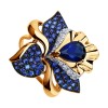 Кольцо из золота с синим корундом (синт.) и бесцветными, голубыми и синими фианитами 714802