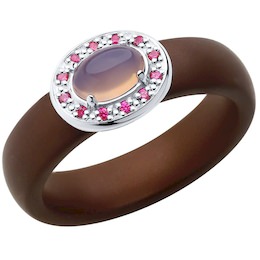 Кольцо из серебра с розовым агат (синт.), коричневыми керамическими вставками и красными корунд (синт.) 92011892